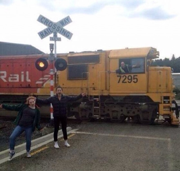 Bad Time For A Photo (24 pics)