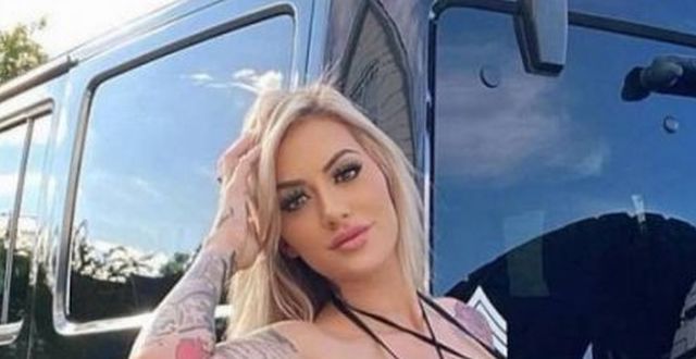 Girls And Jeeps (30 pics)