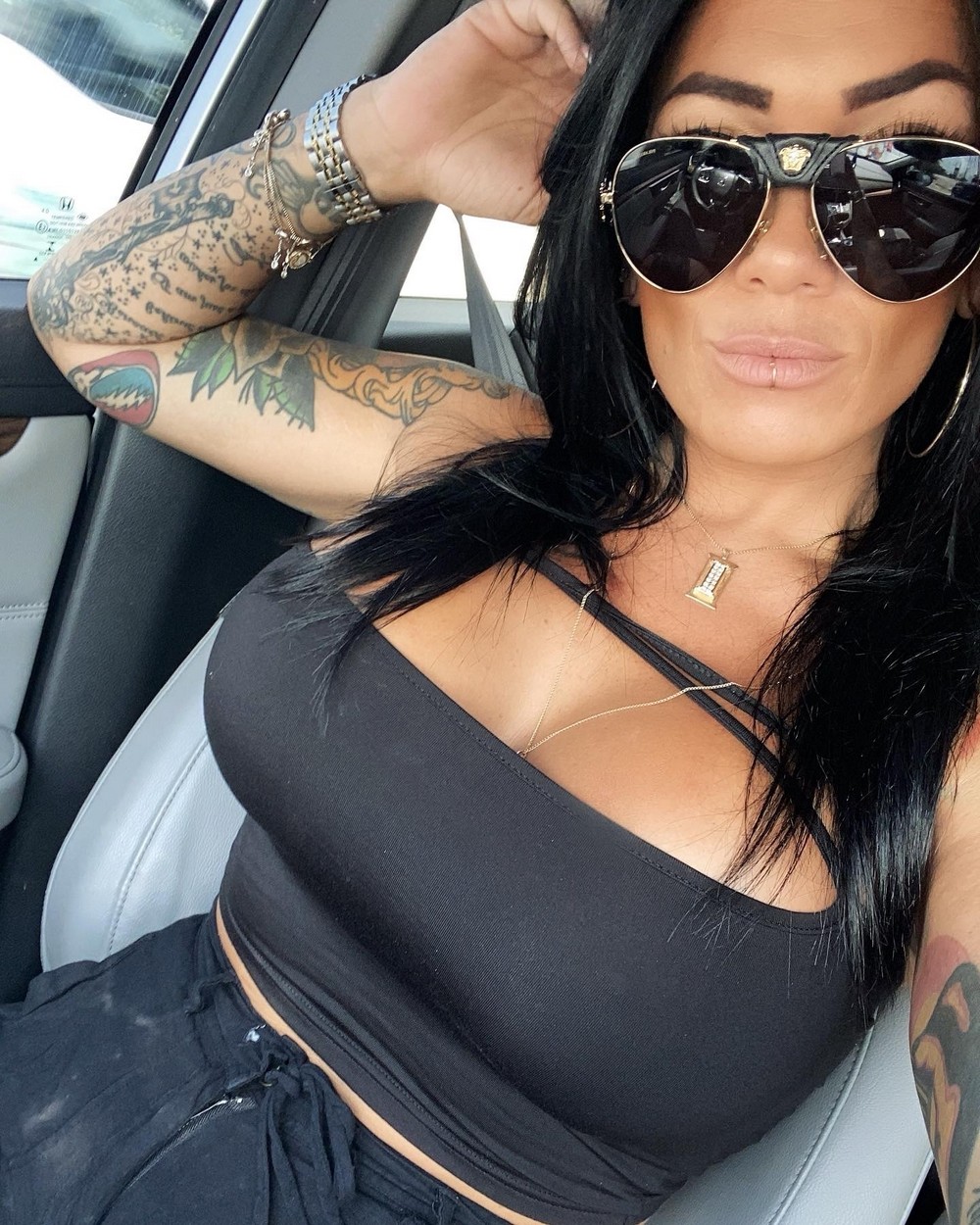 Girls In Cars (20 pics)