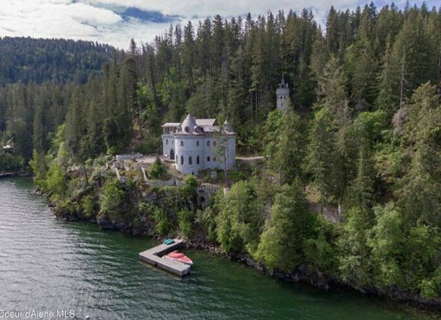 Unusual Houses (15 pics)
