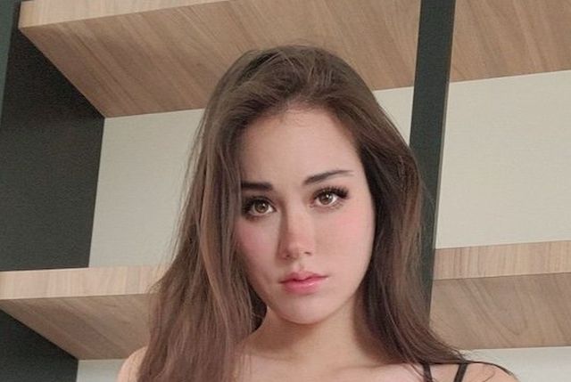 Attractive Girls (33 pics)