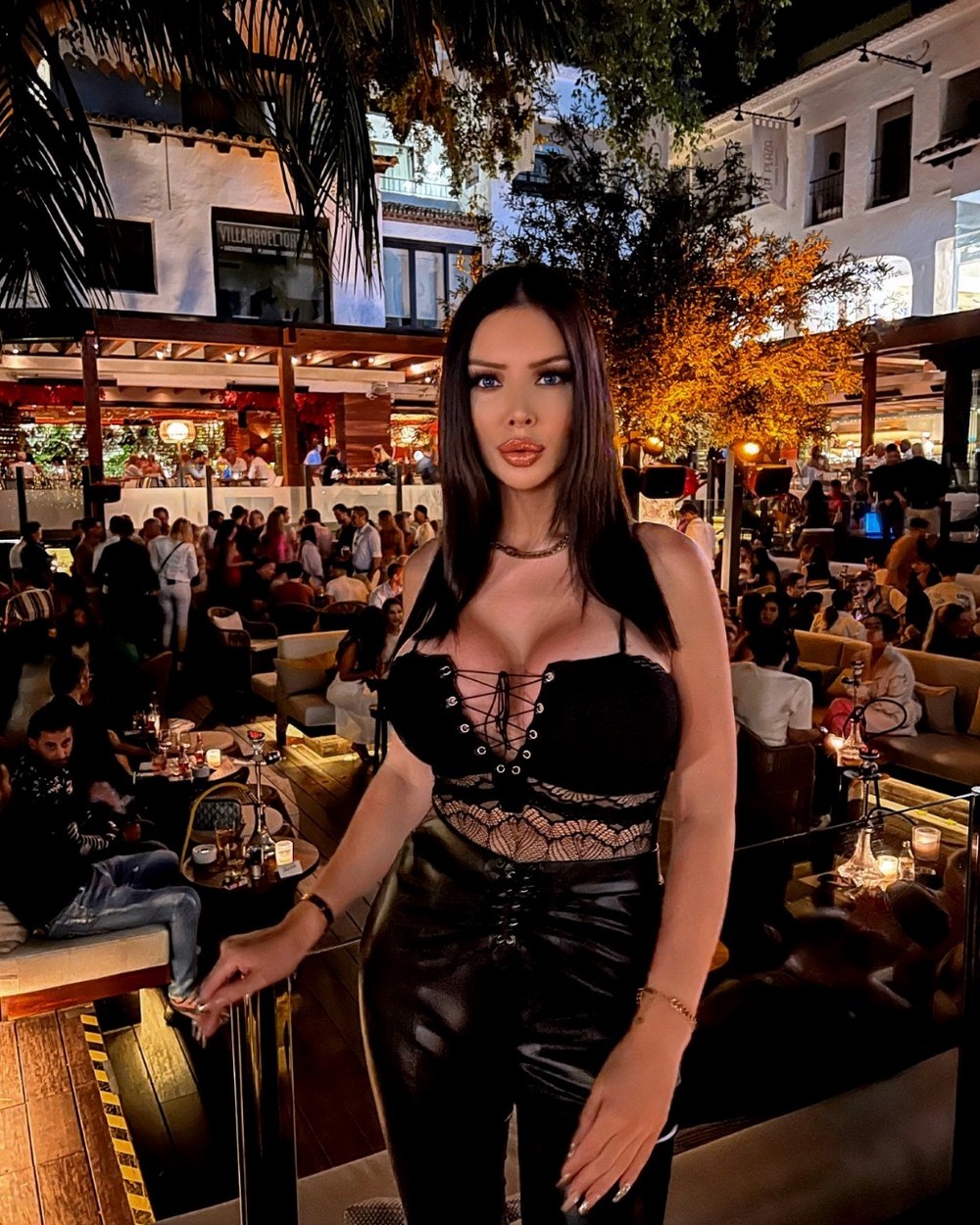 Girls In Latex (20 pics)
