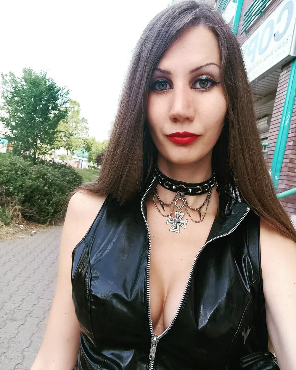 Girls In Latex (20 pics)