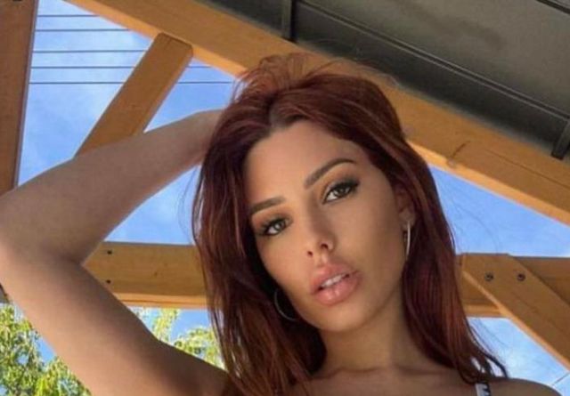 Bikini Girls (20 pics)