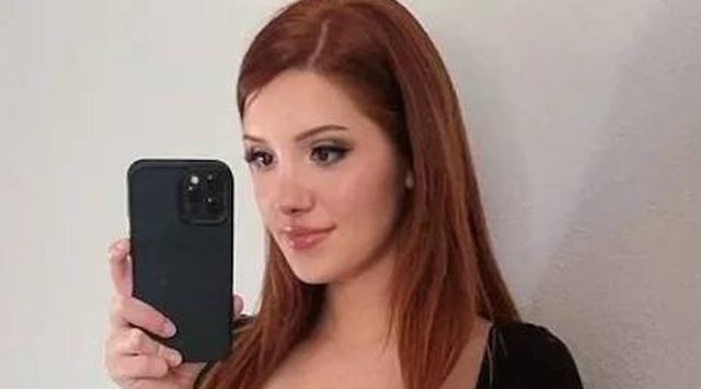 Selfie Girls (44 pics)