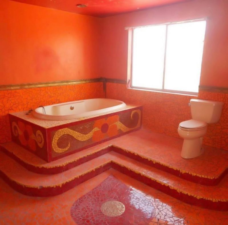 Unusual Bathrooms (19 pics)