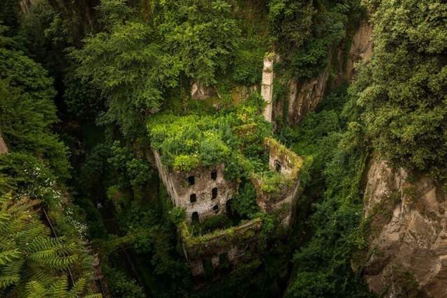 Awesome Abandoned Places (20 pics)