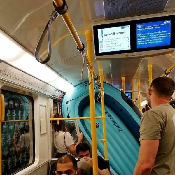 Odd People In The Subway (25 pics)