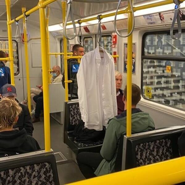 Odd People In The Subway (25 pics)