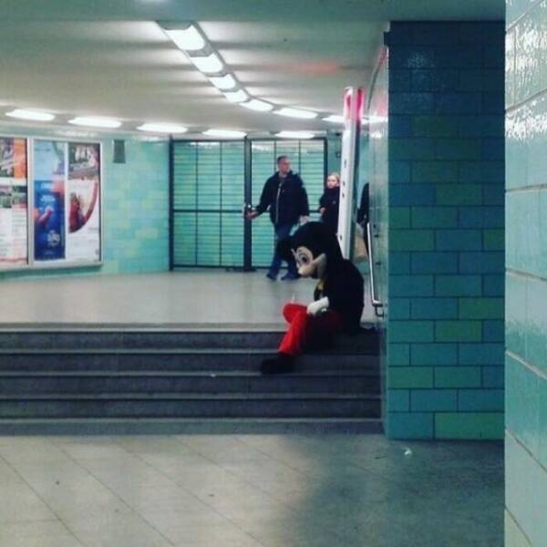 Odd People In The Subway (25 pics)