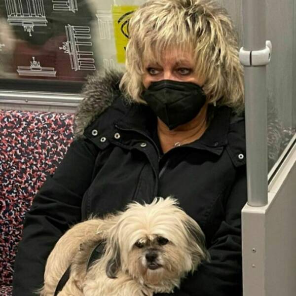 Odd People In The Subway (25 pics)
