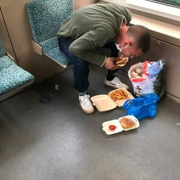 Odd People In The Subway (25 pics)