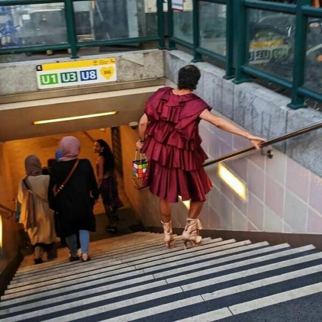 Odd People In The Subway (25 pics)