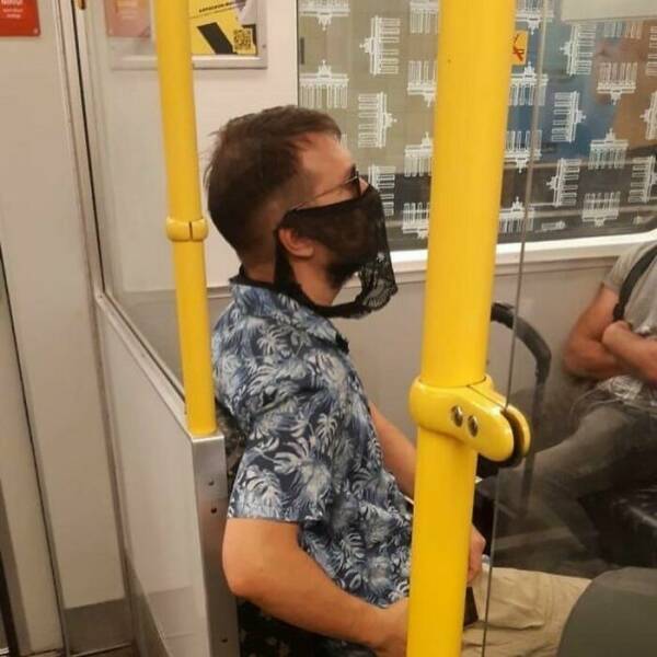 Odd People In The Subway (25 pics)