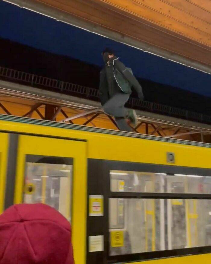Odd People In The Subway (25 pics)