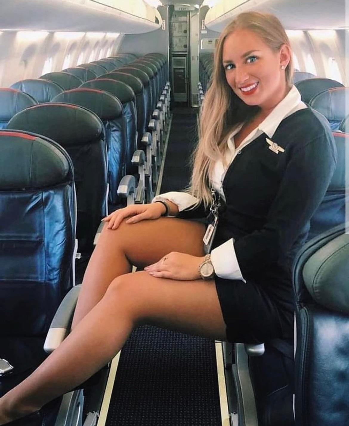 Hot Flight Attendants (25 pics)