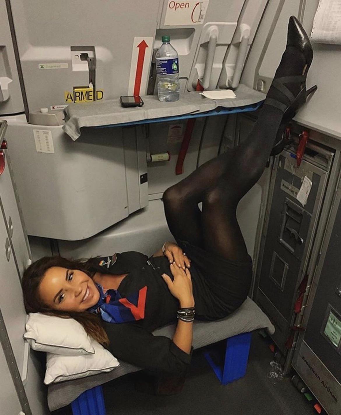 Hot Flight Attendants (25 pics)