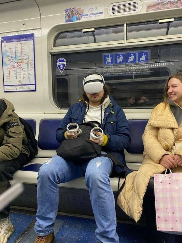 Strange People In The Subway (15 pics)