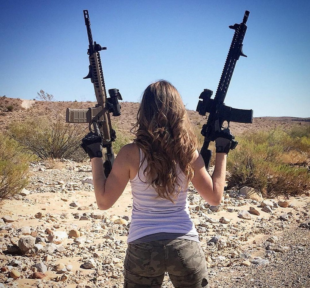 Girls With Guns (20 pics)