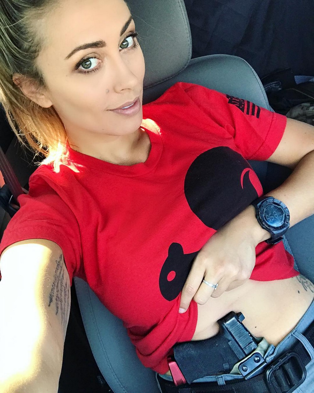 Girls With Guns (20 pics)