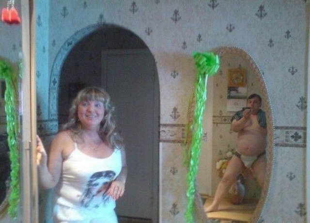 Attention To The Background (13 pics)