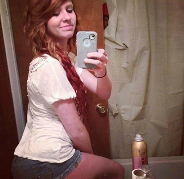Attention To The Background (13 pics)