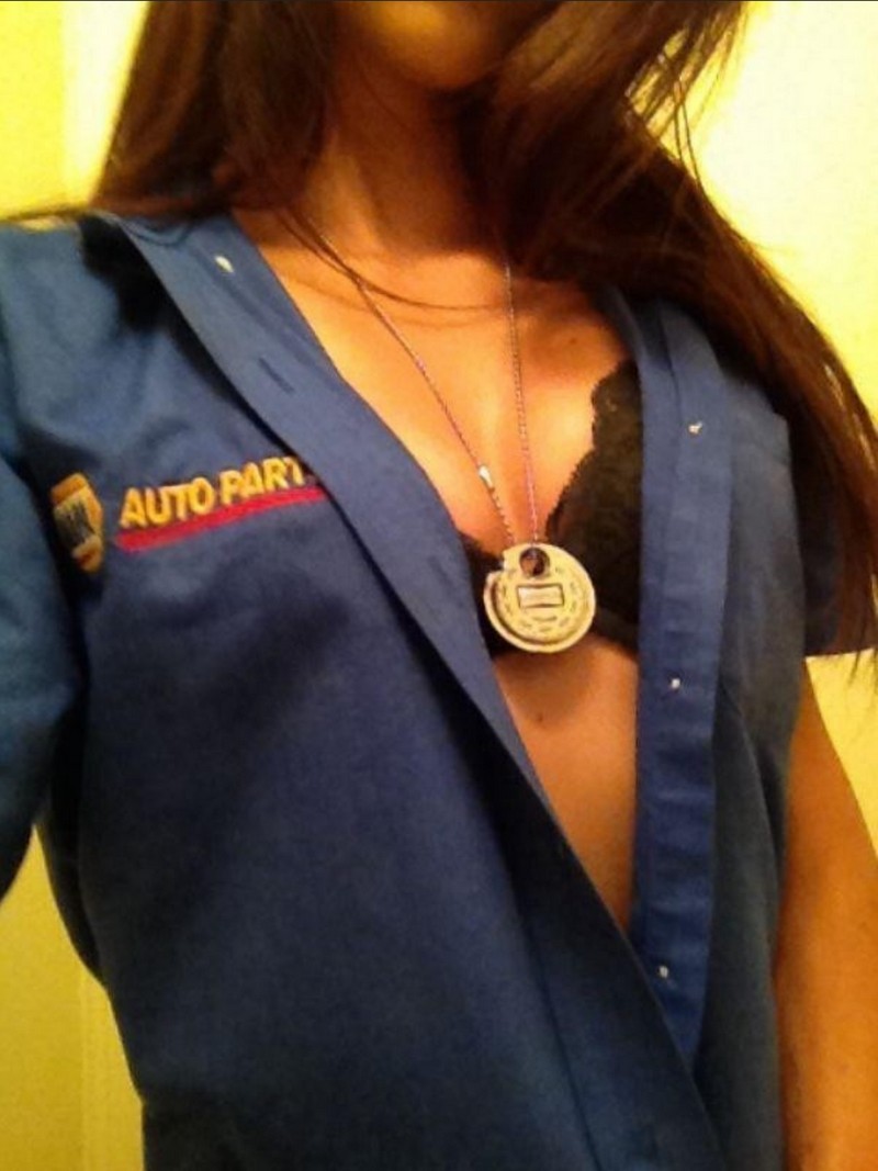 Girls At Work (20 pics)