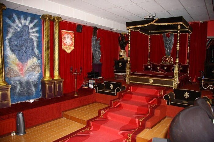 Odd Interiors (20 pics)