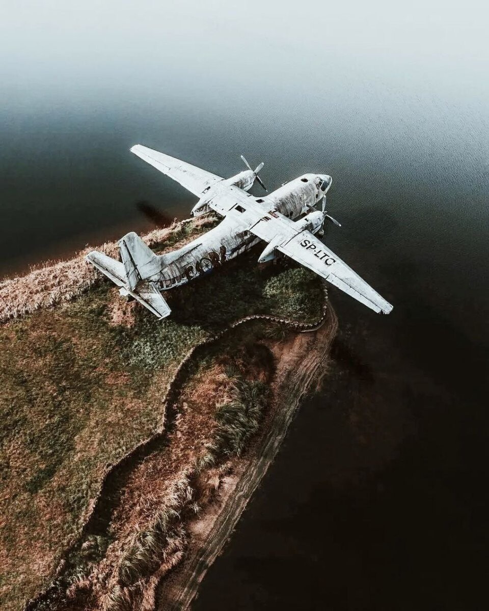 Beautiful And Scary Abandoned Places (20 pics)