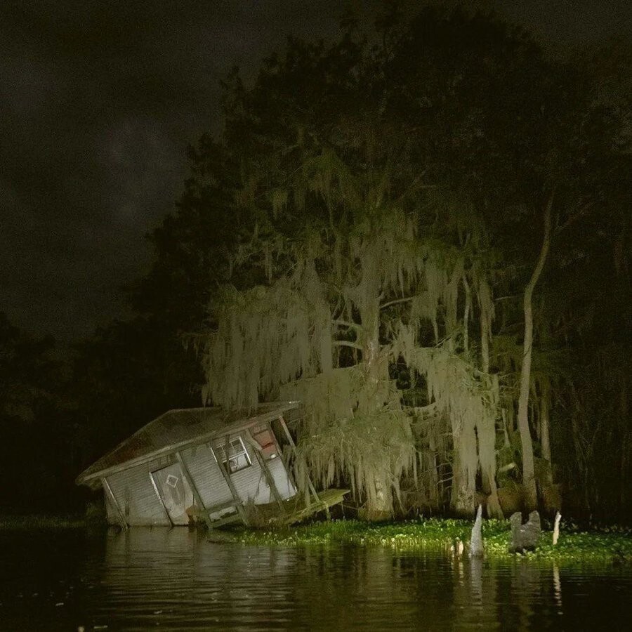 Beautiful And Scary Abandoned Places (20 pics)