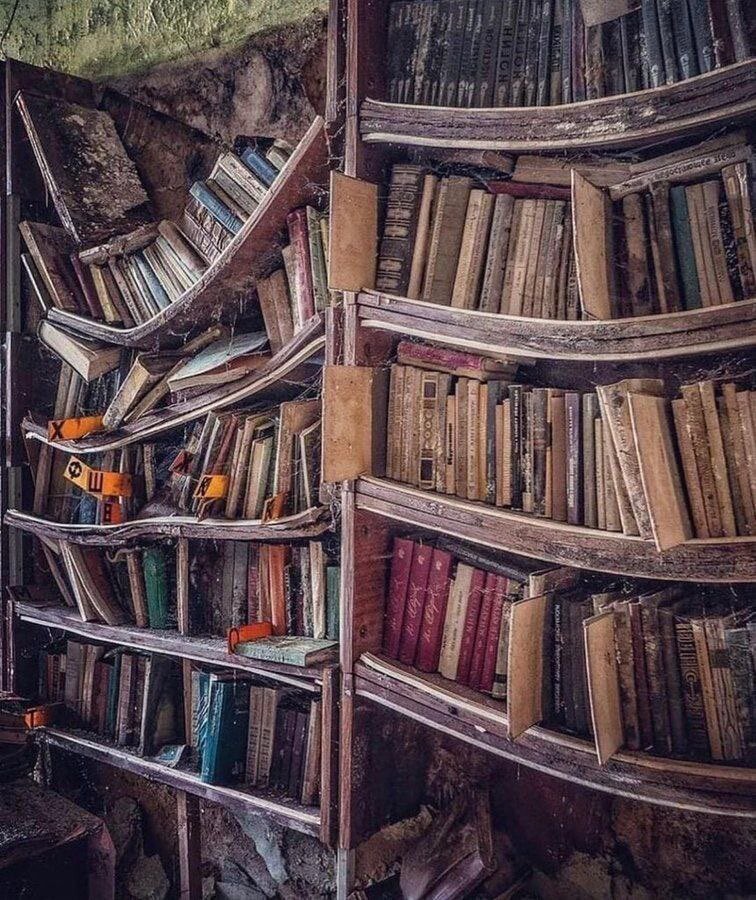 Beautiful And Scary Abandoned Places (20 pics)