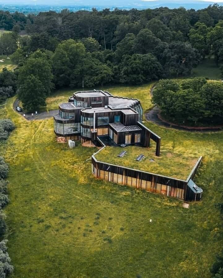 Beautiful And Scary Abandoned Places (20 pics)