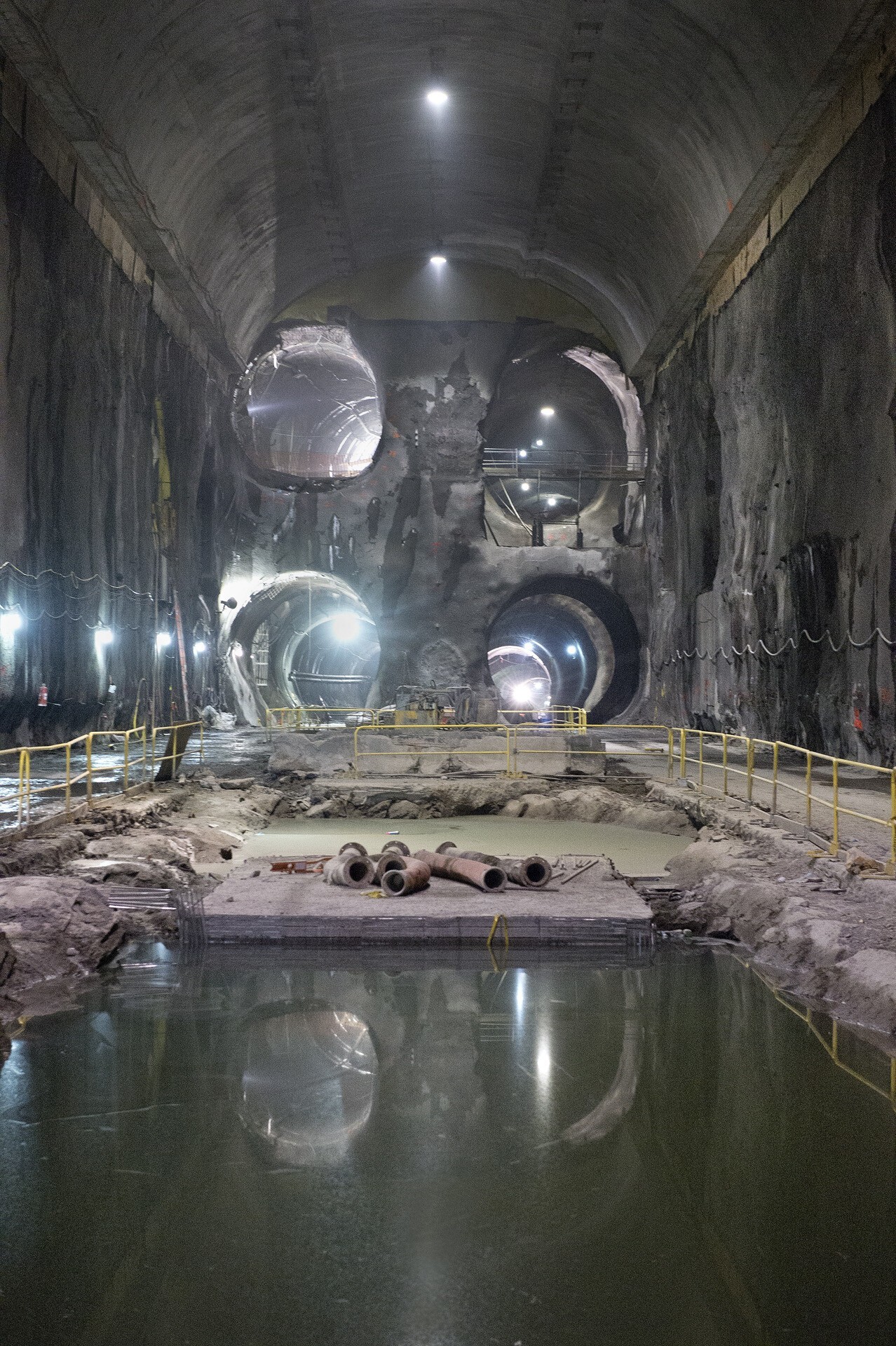 Beautiful And Scary Abandoned Places (20 pics)