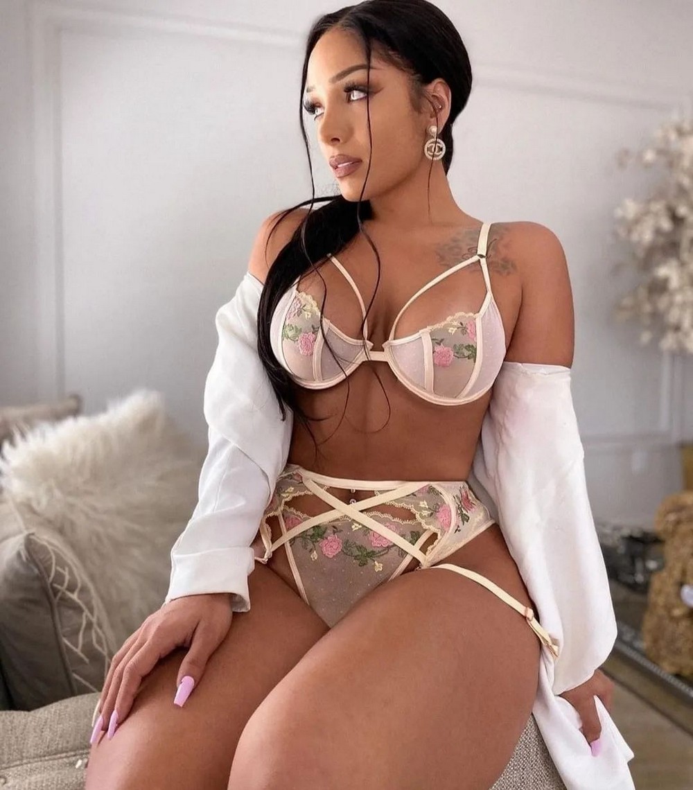 Girls In Lingerie (20 pics)