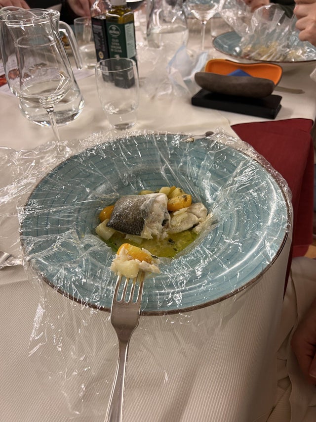 Odd Food Serving (20 pics)
