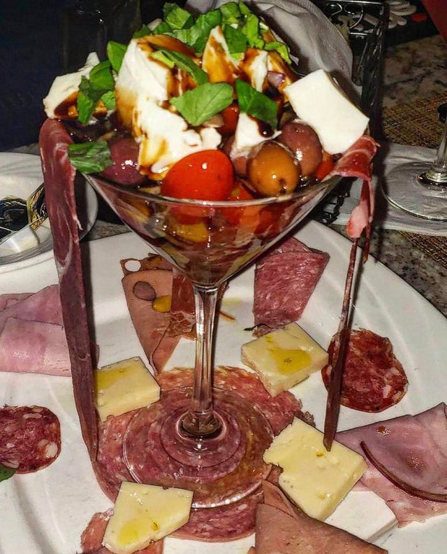 Odd Food Serving (20 pics)