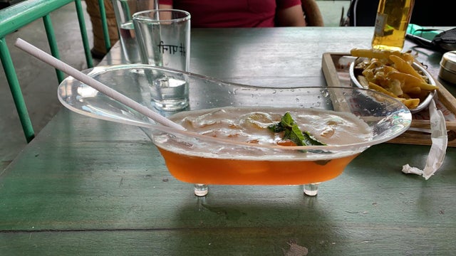 Odd Food Serving (20 pics)