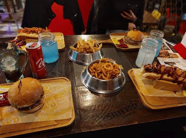 Odd Food Serving (20 pics)
