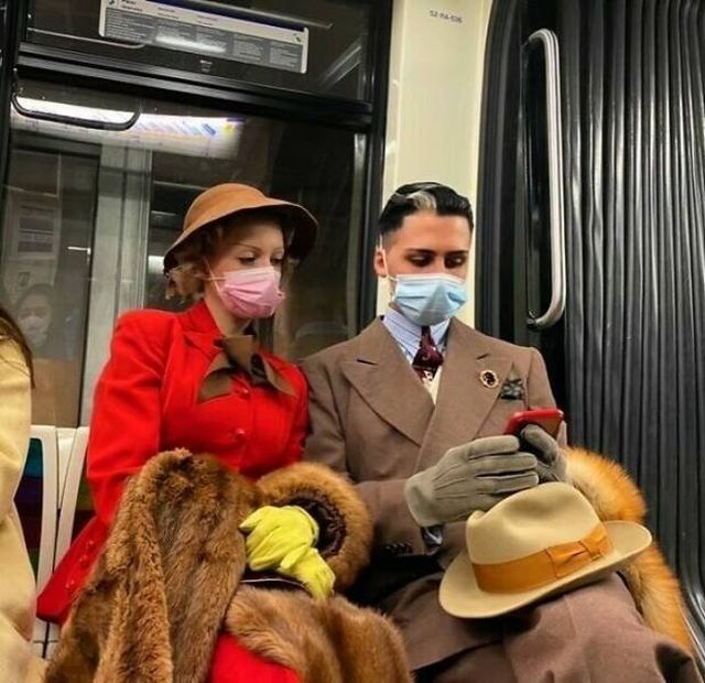 Odd People In The Paris Subway (25 pics)