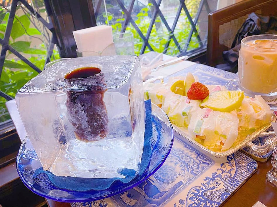 Weird Food Serving (20 pics)