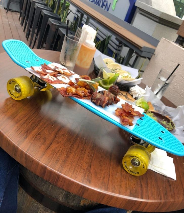 Weird Food Serving (20 pics)