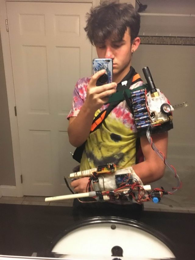 What Is Going On Here? (18 pics)