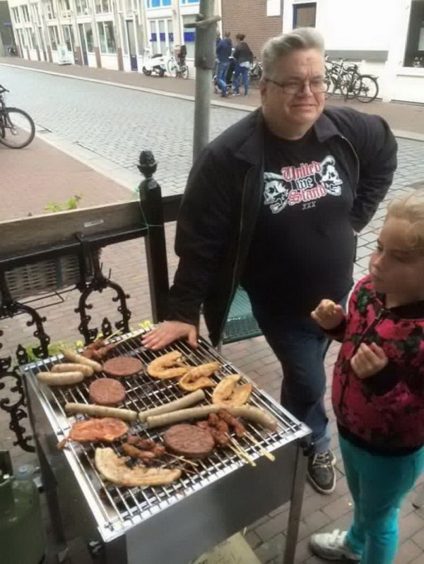 What Is Going On Here? (18 pics)