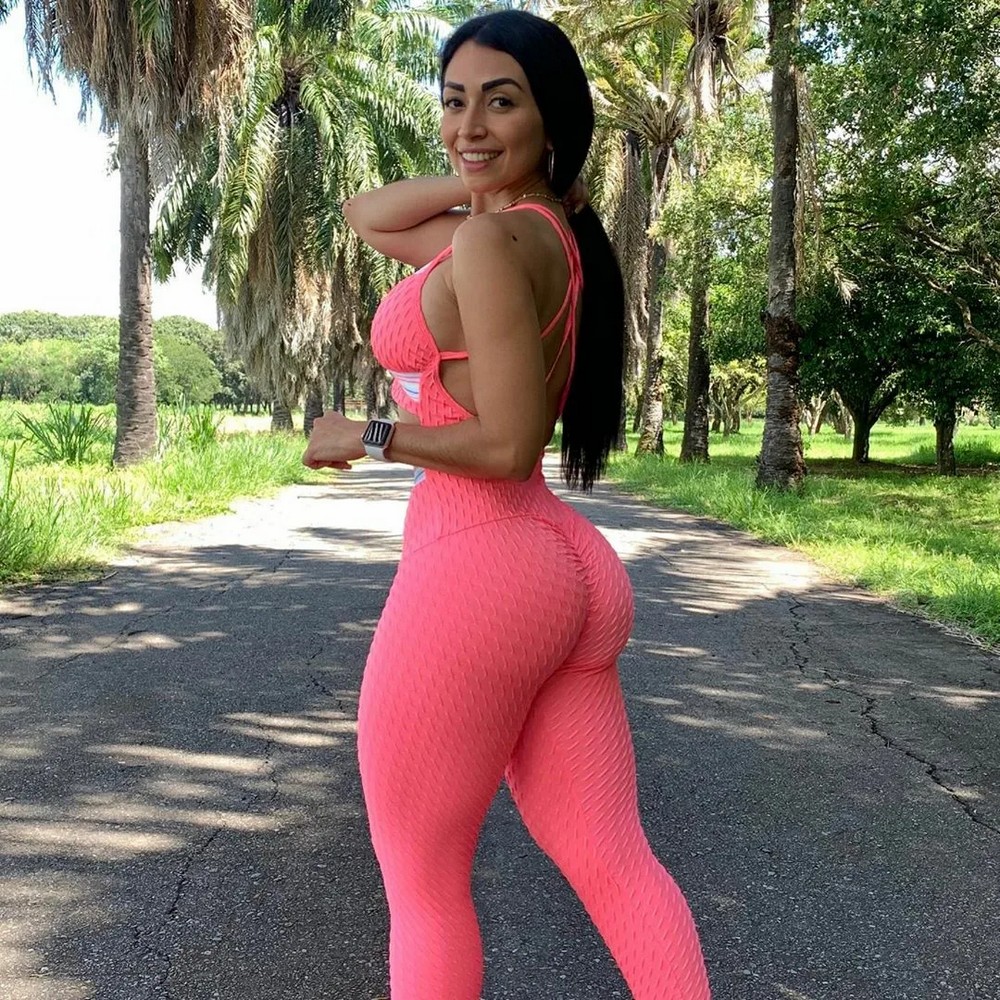 Girls In Yoga Pants (20 pics)