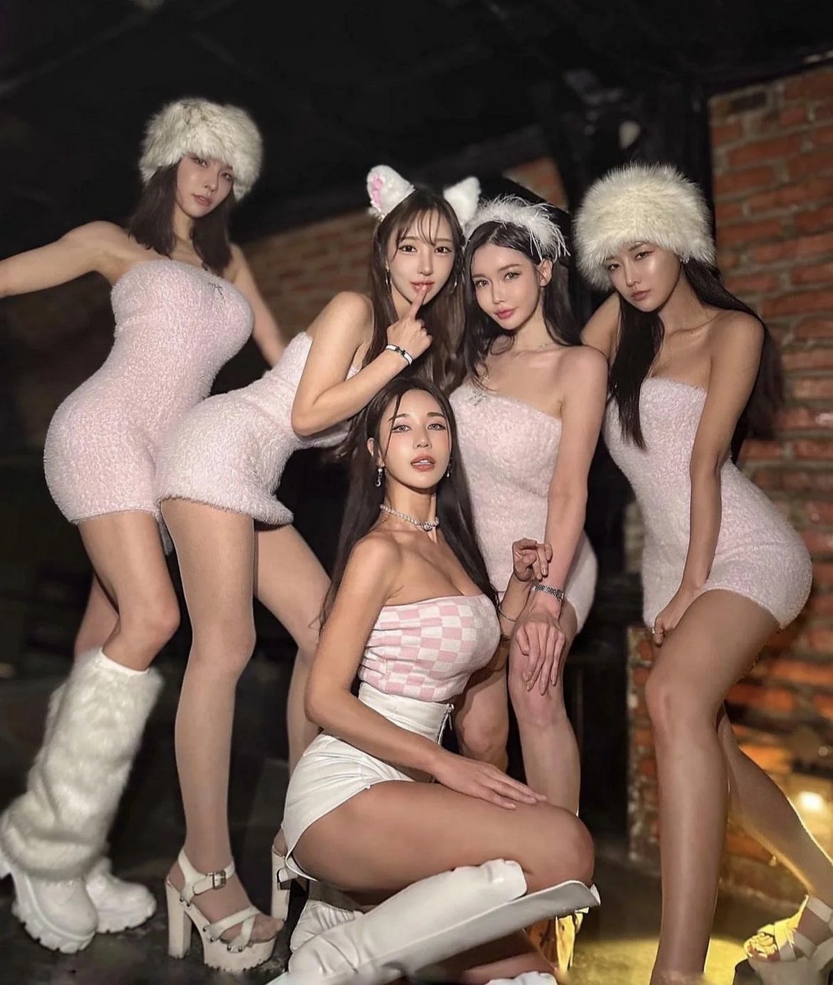 Asian Girls (20 pics)