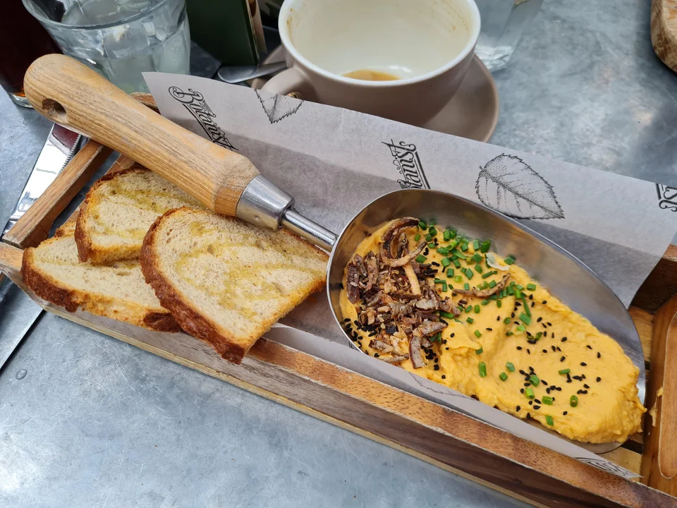 Weird Food Serving (20 pics)