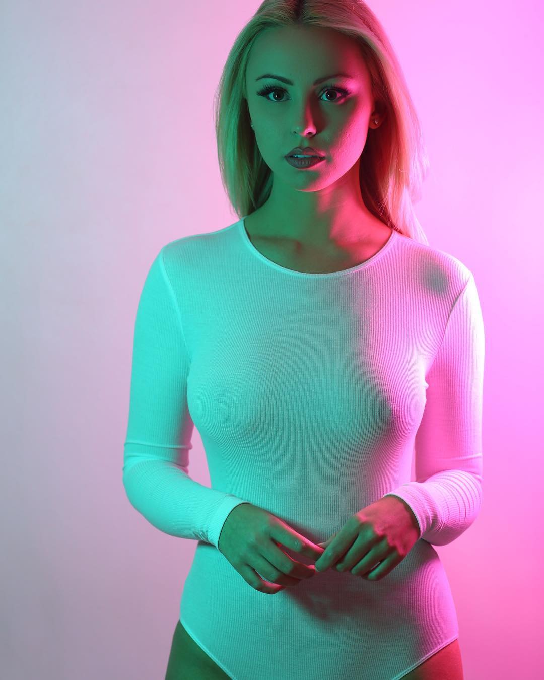 Braless Girls (20 pics)