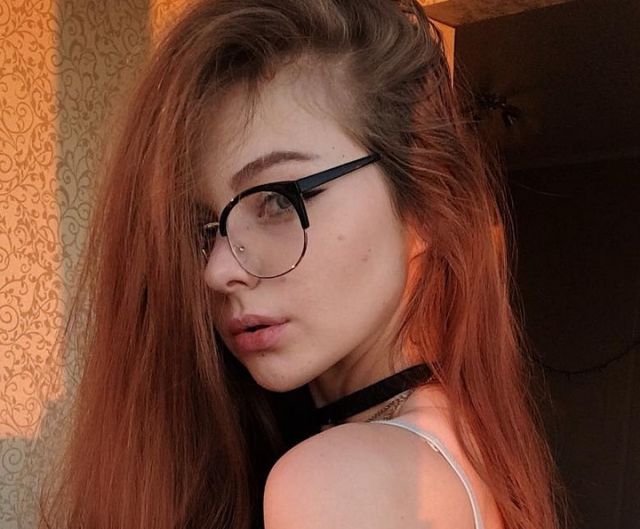 Girls In Glasses (20 pics)