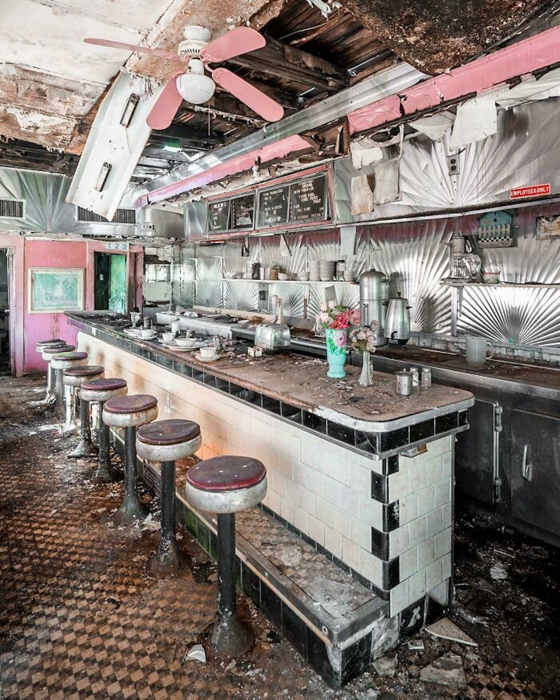 Beautiful Abandoned Places (20 pics)