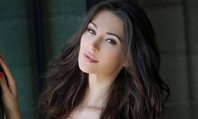 Girls In Dresses (20 pics)